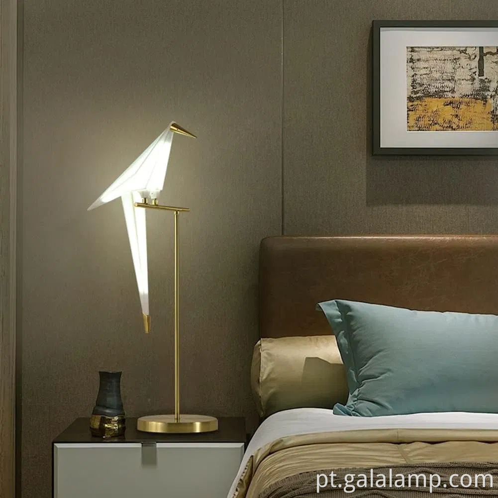 Lâmpada de pássaro decorativa nórdica moderna com design de guindaste dourado de luxo